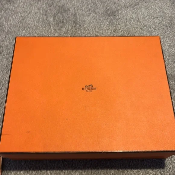 Hermes sandals 
Size 37 - Picture 3 of 5